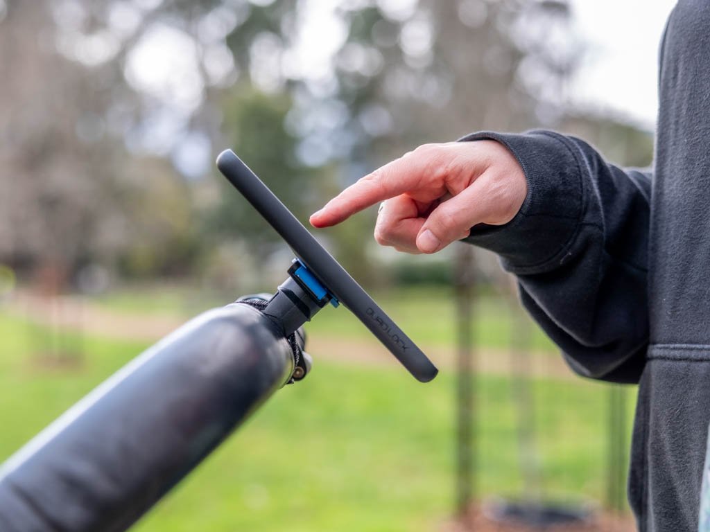 easy to use smartphone mount for stroller