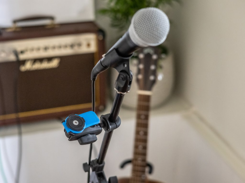 mount attached to microphone while playing music