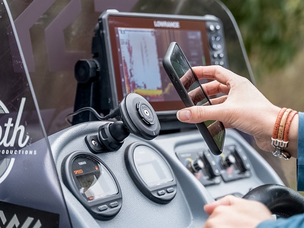 strong mount for smartphone while charging