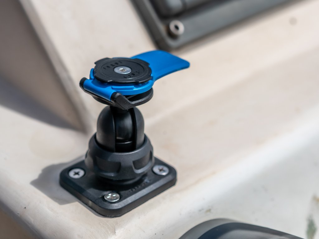 strong mount to attach to dashboard