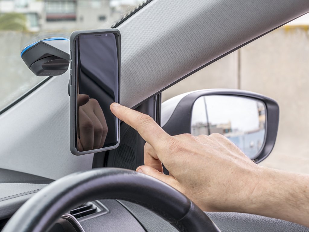 Easily access your Smartphone while driving with the Quad Lock Car Kit for Galaxy