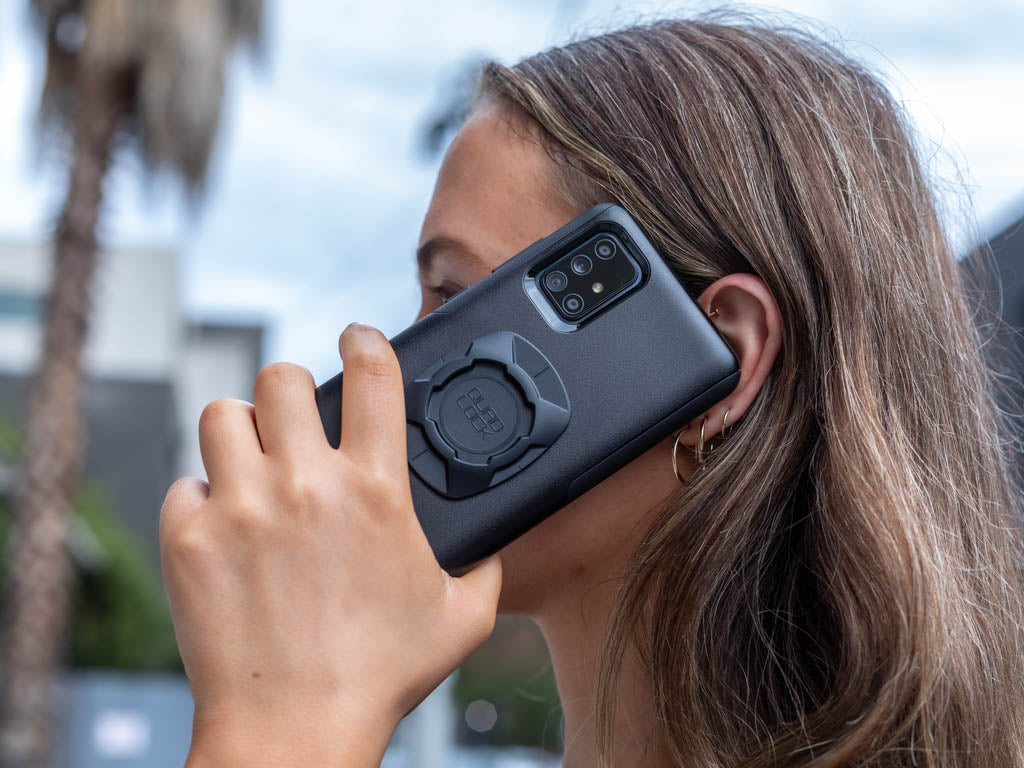 answering phone call on galaxy A71 with otterbox case and quad lock uni adaptor