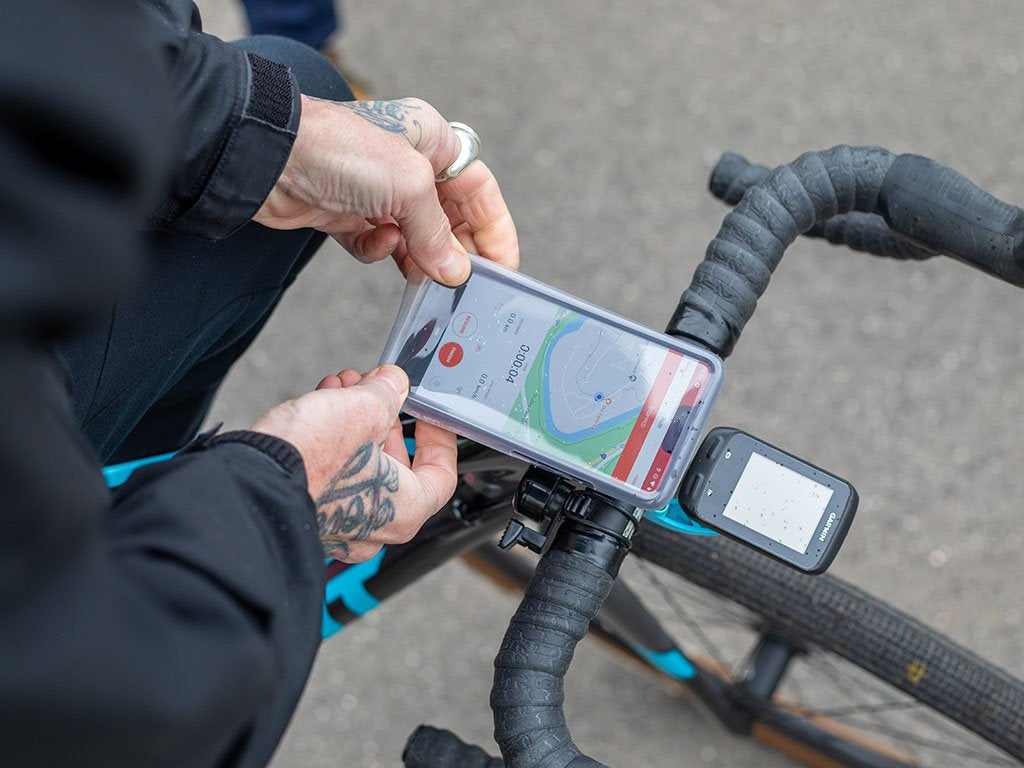 Use the Poncho to Protect Your Smartphone From Rain, Dust and Mud