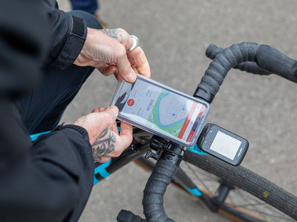Use the Poncho to Protect Your Smartphone From Rain, Dust and Mud